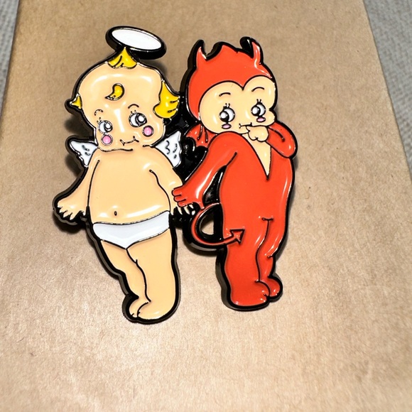 Accessories - Vintage style angel & devil pin